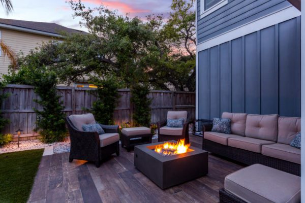 The outdoor living space at one of the successful vacation home rentals in Tampa.